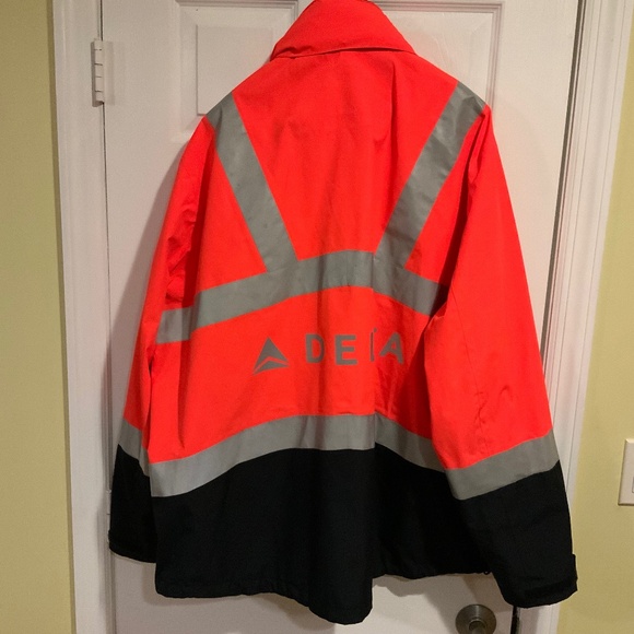 Delta Airlines Waterproof Hooded Reflective Jacket Size XXL (by Lands End) - Picture 4 of 13